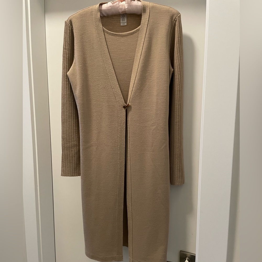 Liz. Claiborne vintage knit sweater dress. Size medium. Sleek fit, no pockets.
